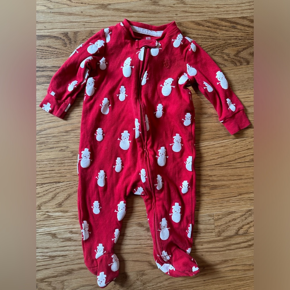 Baby Gap Red Snowman Footed Sleeper, size 6-9 months